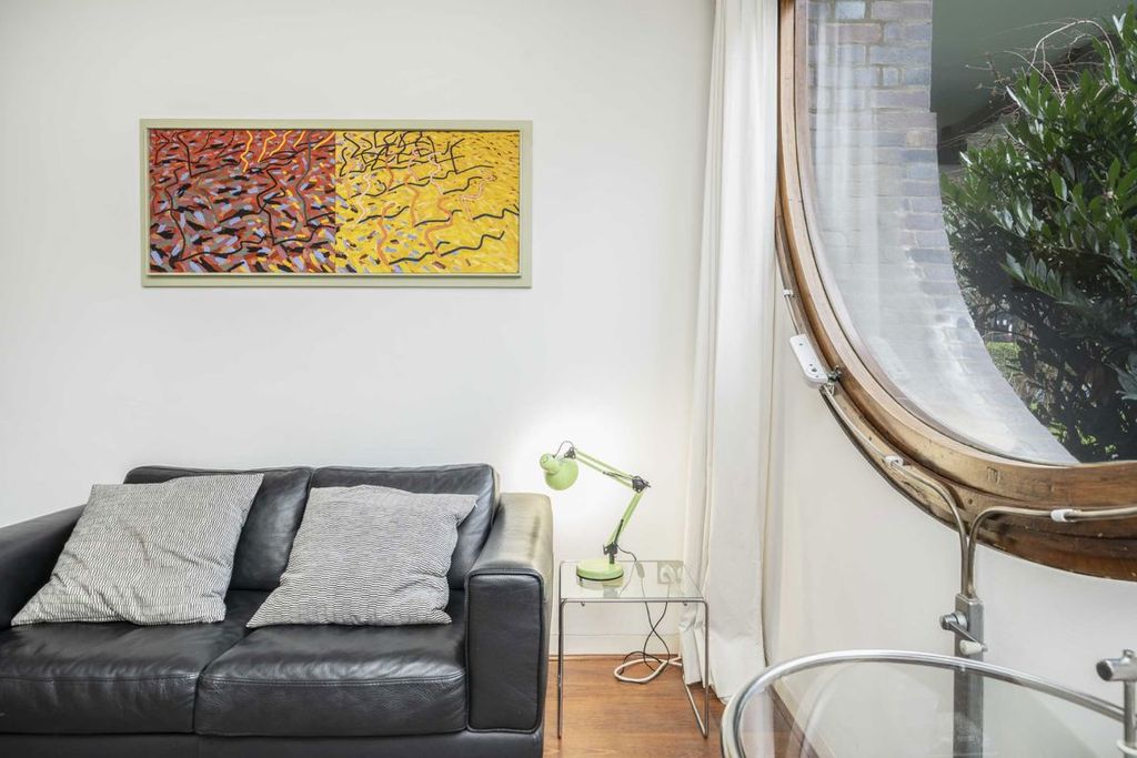 Property photo 2 of 11