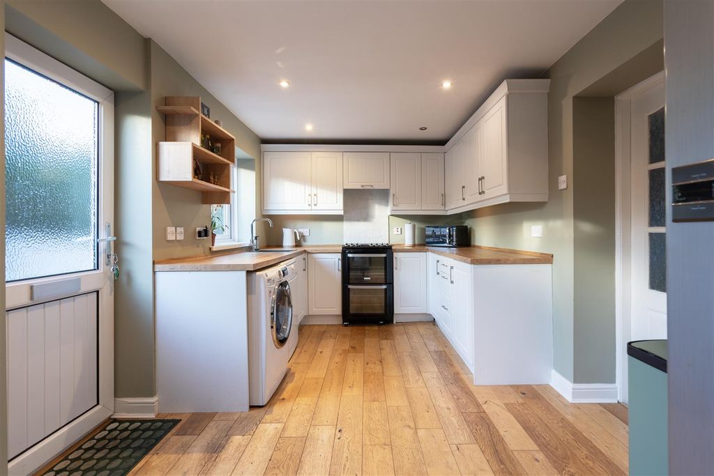 Property photo 3 of 9 Kitchen / Diner