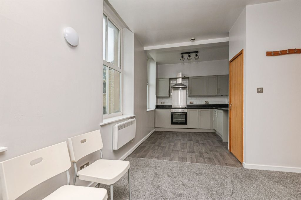 Property photo 1 of 10 Bedroom 1