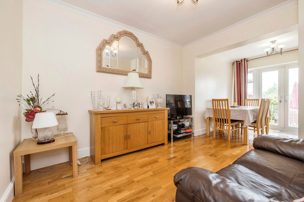 Property photo 3 of 11 Dining Room