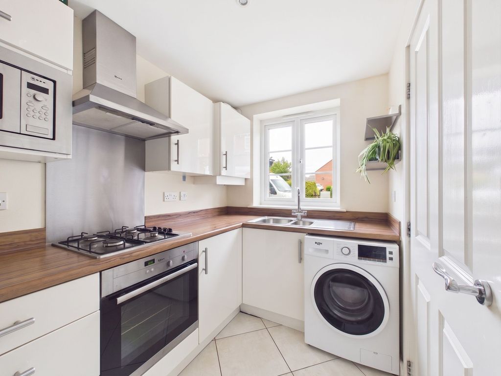 Property photo 3 of 17 Kitchen