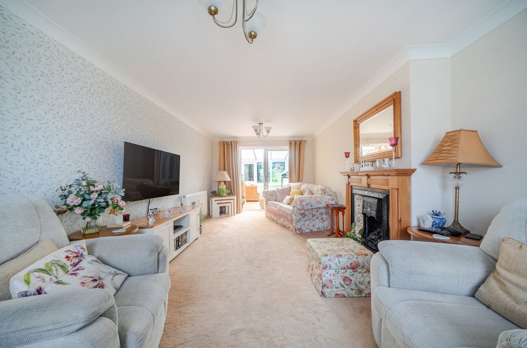 Property photo 2 of 16 1425261-20-69c13F...