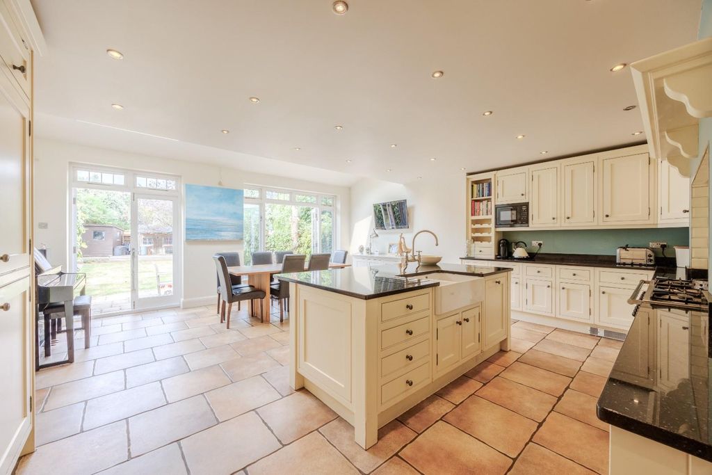 Property photo 3 of 30 Kitchen / Diner