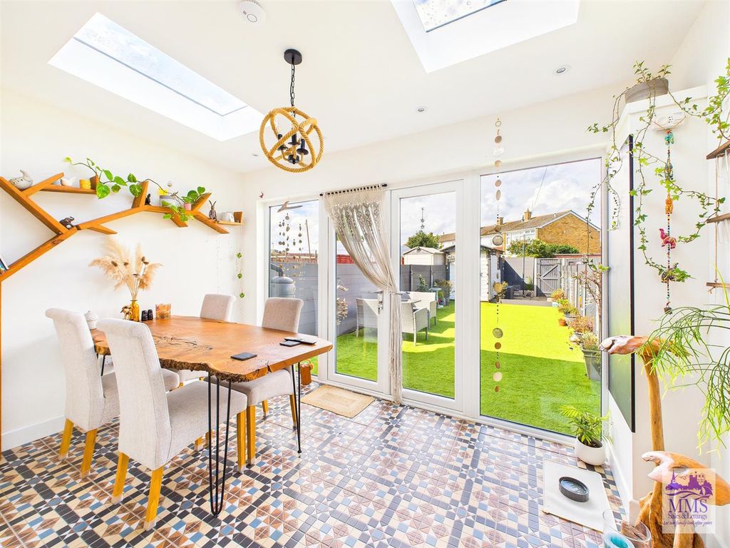 Property photo 1 of 22 Cam04098G0-Pr0092-Still009.Jpg