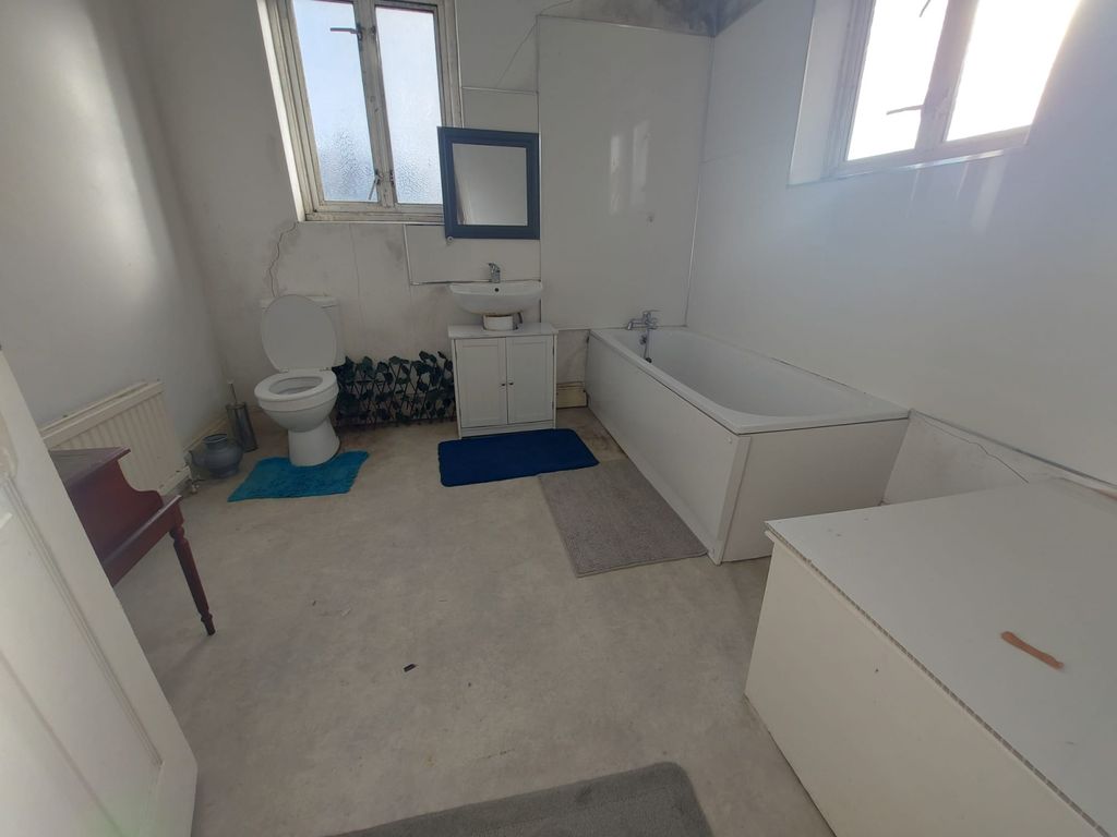 Property photo 1 of 10 4 Bed Terraced House To Rent Britannia Road, Ilford Ig1