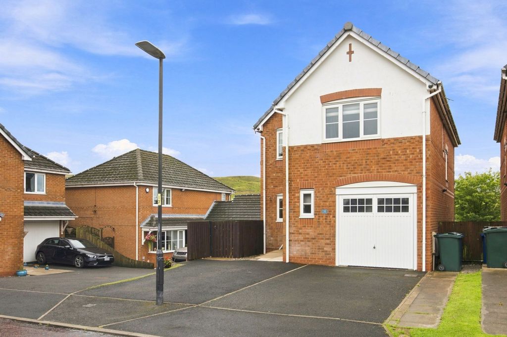 Property photo 1 of 33