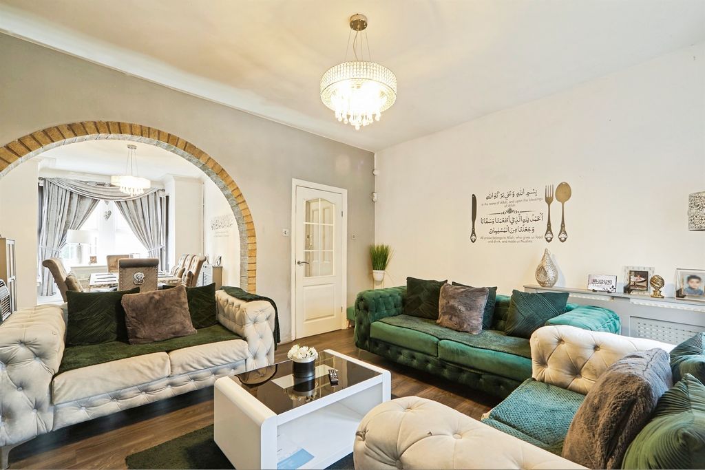 Property photo 2 of 17