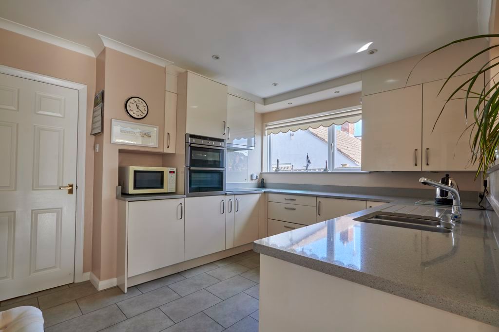 Property photo 2 of 14 Kitchen