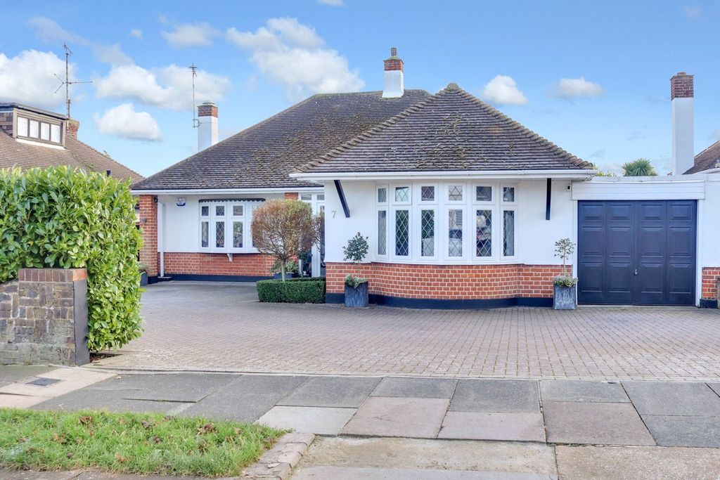 Property photo 2 of 25