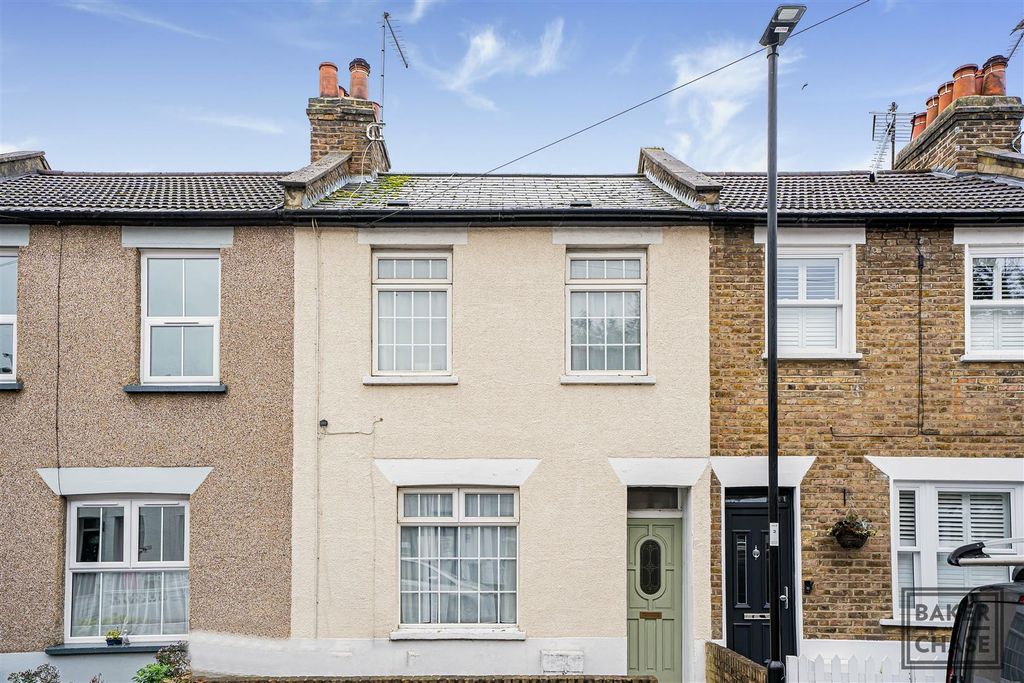 Property photo 1 of 22 Front Garden