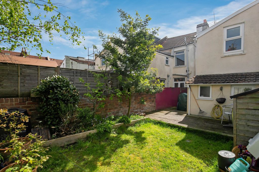 Property photo 3 of 33