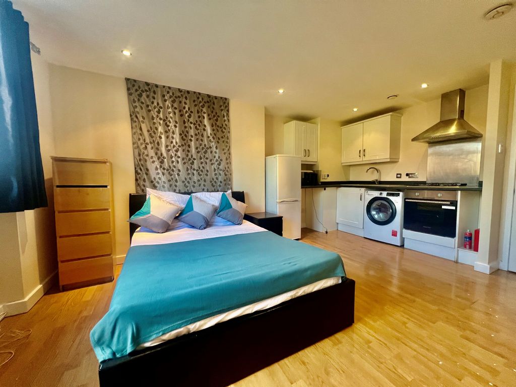 Property photo 2 of 8 Studioredius