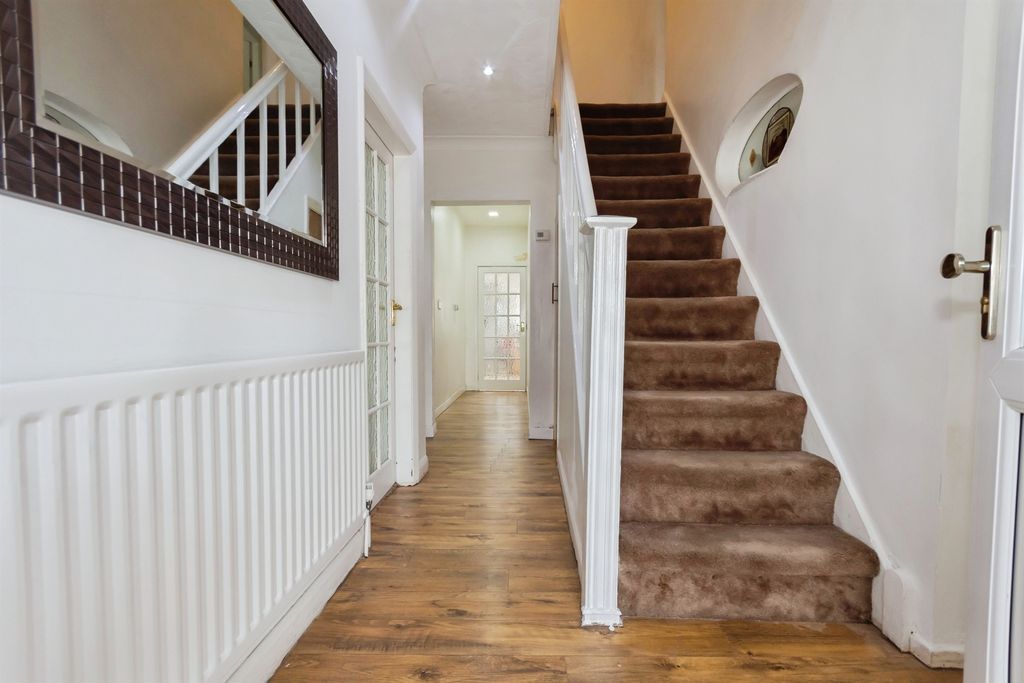 Property photo 2 of 28