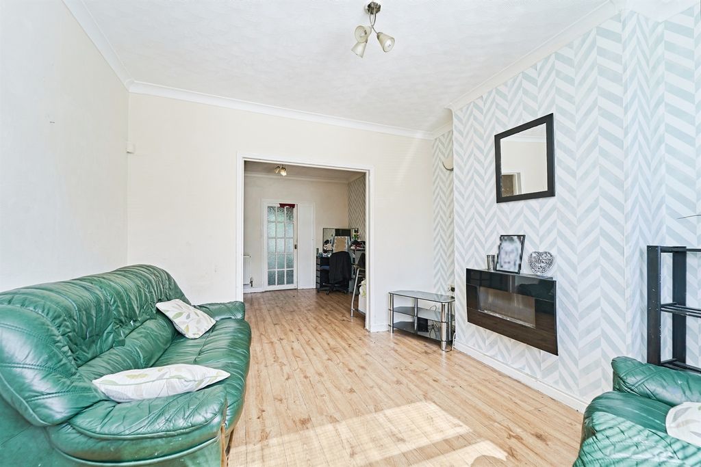 Property photo 3 of 17