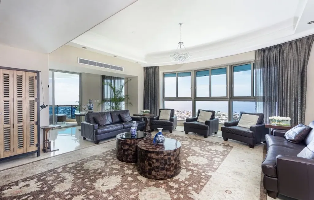 Property photo 2 of 42