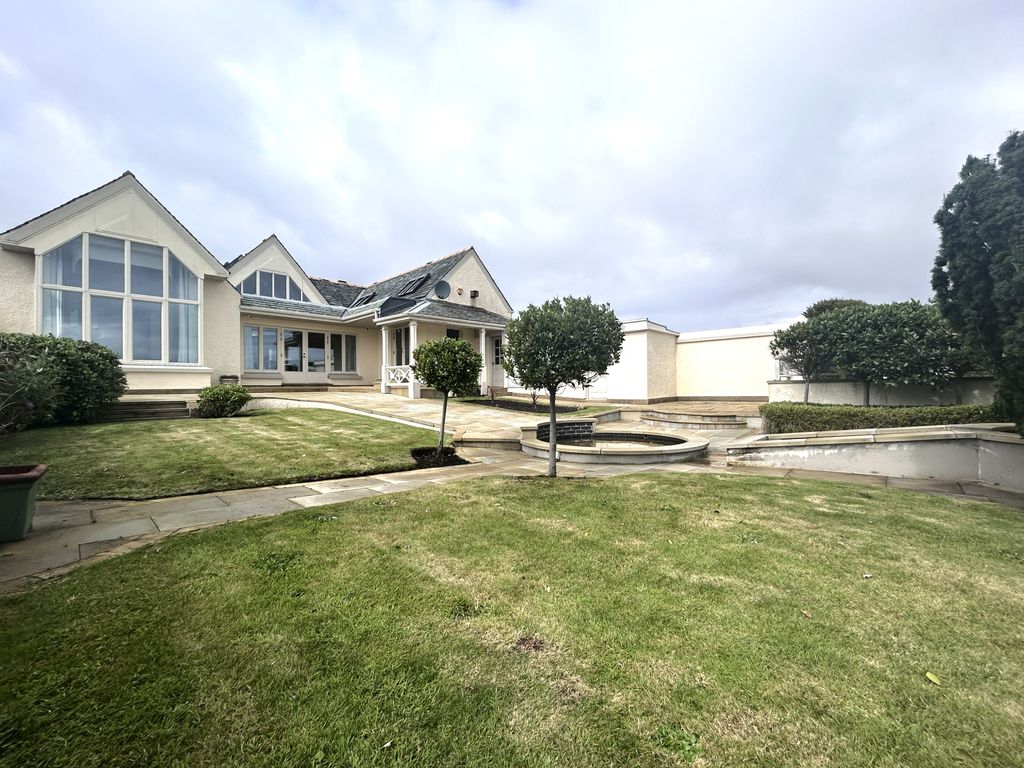 Property photo 2 of 28