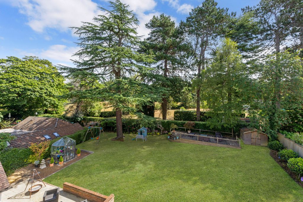 Property photo 2 of 28