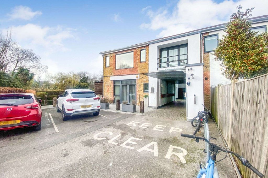 Property photo 2 of 5 Crane Mews, Gould Road, Twickenham, London Tw2 6Rs
