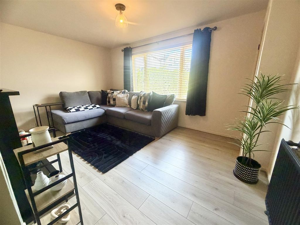 Property photo 3 of 25