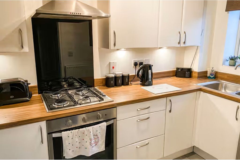 Property photo 2 of 8