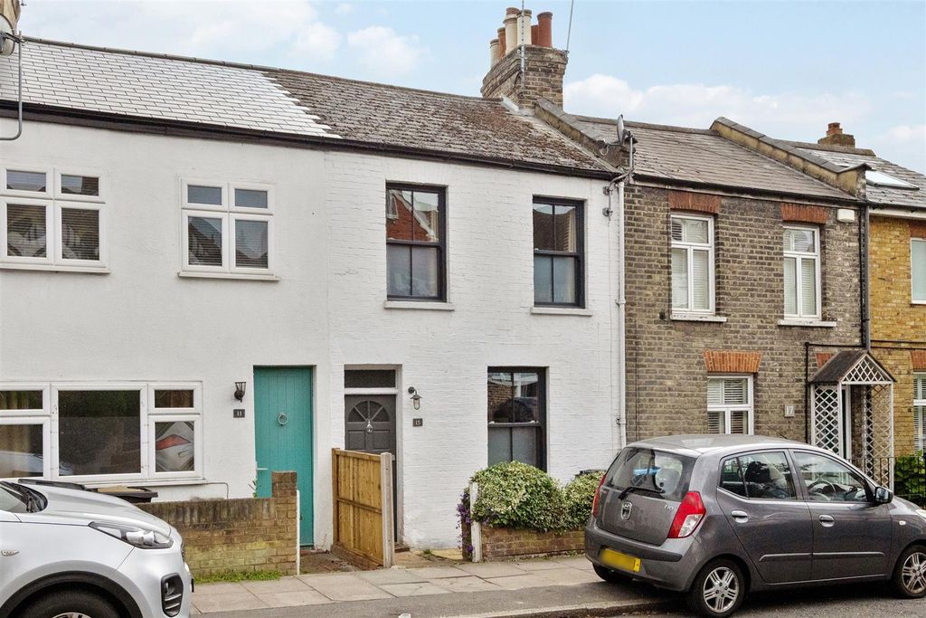 Property photo 1 of 12 Garth Road