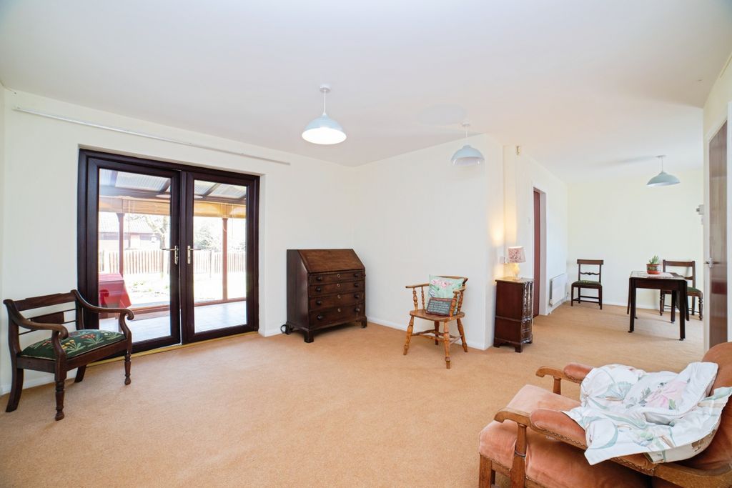 Property photo 2 of 12 Lounge