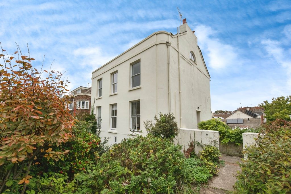 Property photo 2 of 17 Photo