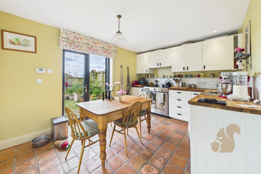 Property photo 2 of 19 Kitchen