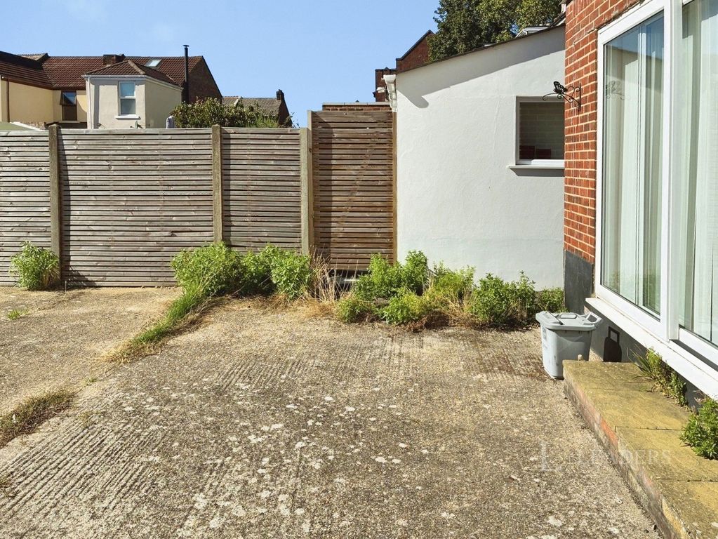 Property photo 3 of 10 Pbox-Img.Jpg