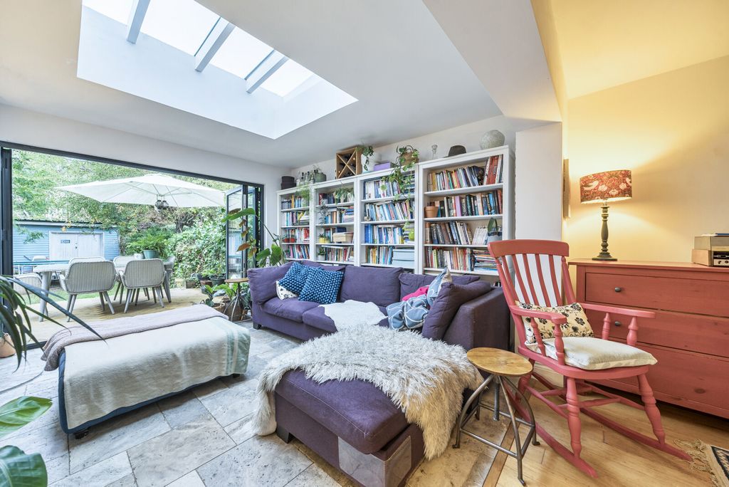 Property photo 3 of 18 Sitting Room