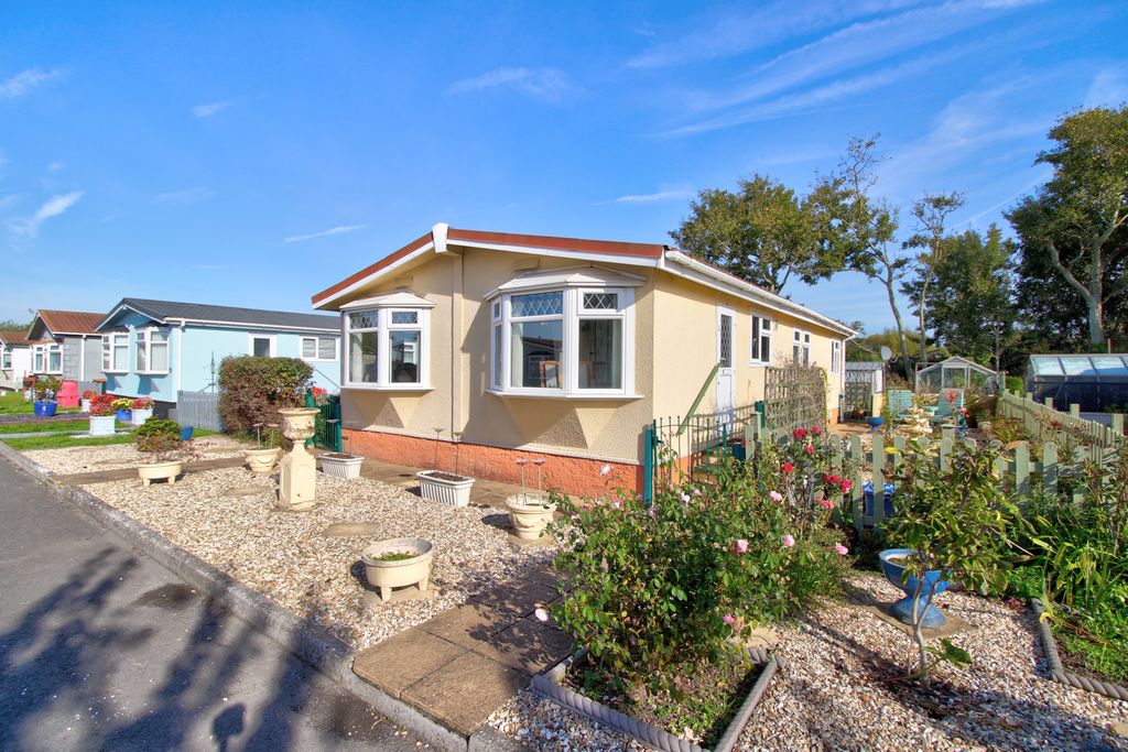 Property photo 1 of 20 Img_1073_4_5_Realistic