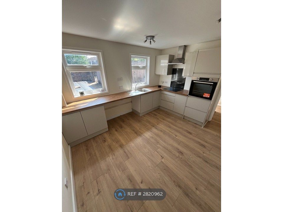 Property photo 2 of 7 Kitchen
