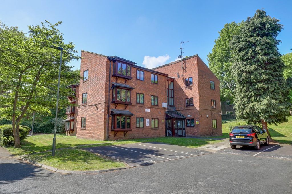 Property photo 2 of 15 04-7875Jhpropwpen - 44 Ashurst Close - 10.Jpg