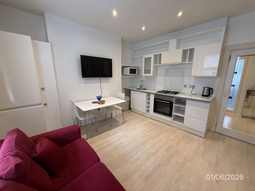 Property photo 1 of 7 Kitchen/Lounge/Dinin