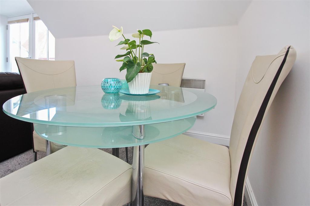 Property photo 3 of 9 Picture 3