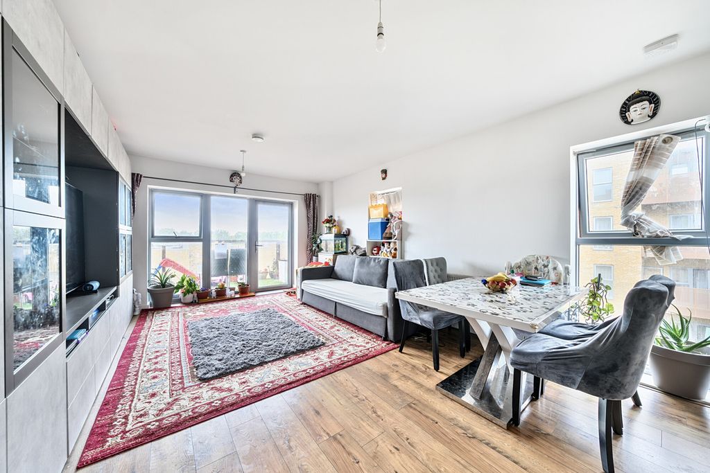 Property photo 2 of 22 1314707-8-68592ee...