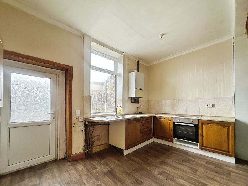 Property photo 3 of 10 Kitchen