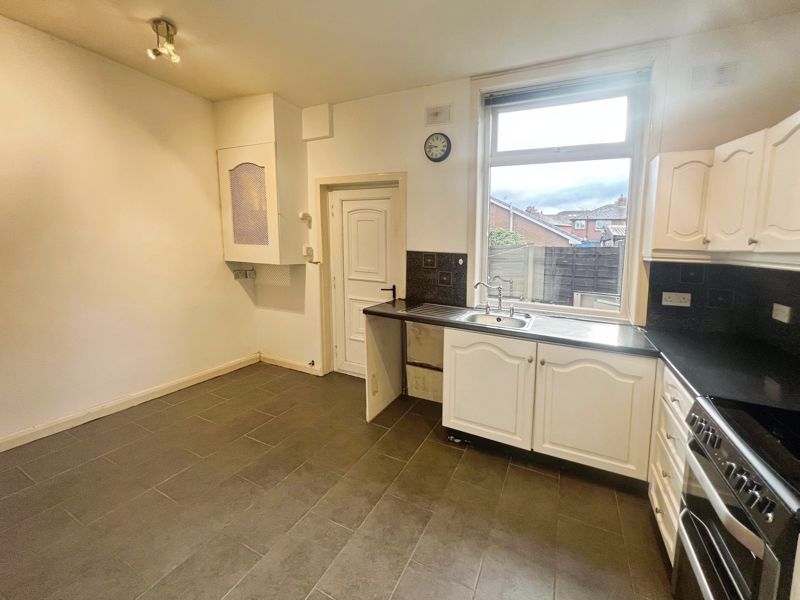 Property photo 3 of 14 Kitchen