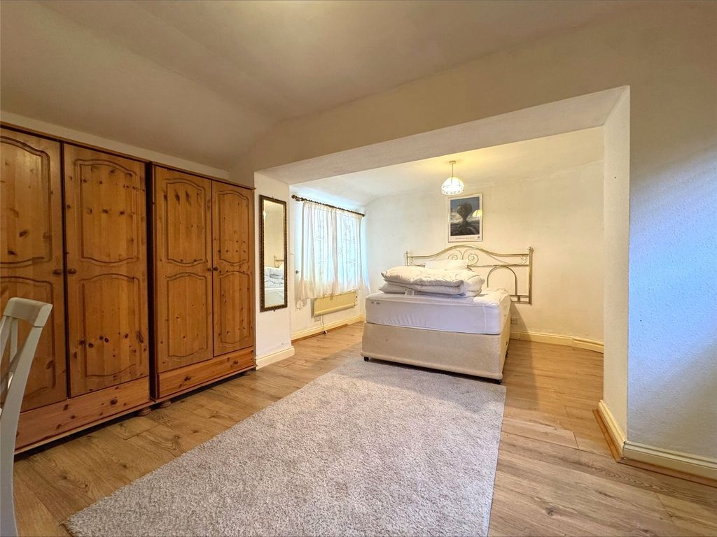 Property photo 2 of 12 Picture No. 11