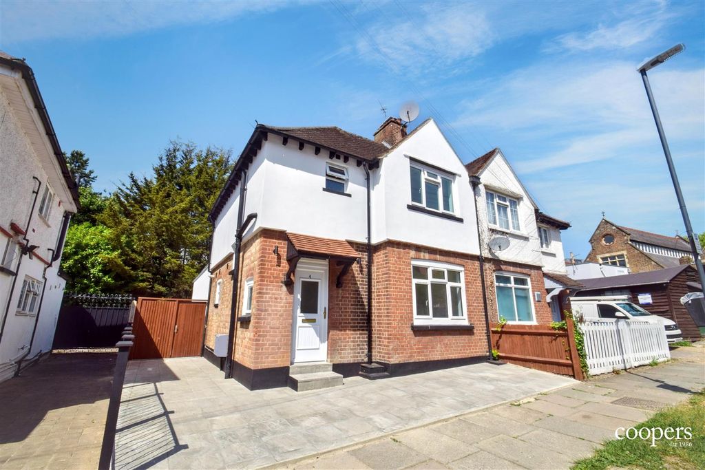 Property photo 1 of 11 External