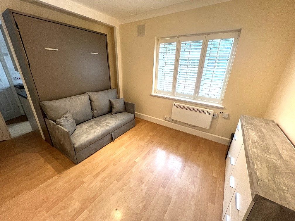 Property photo 1 of 15 Studio Room With Wall Bed
