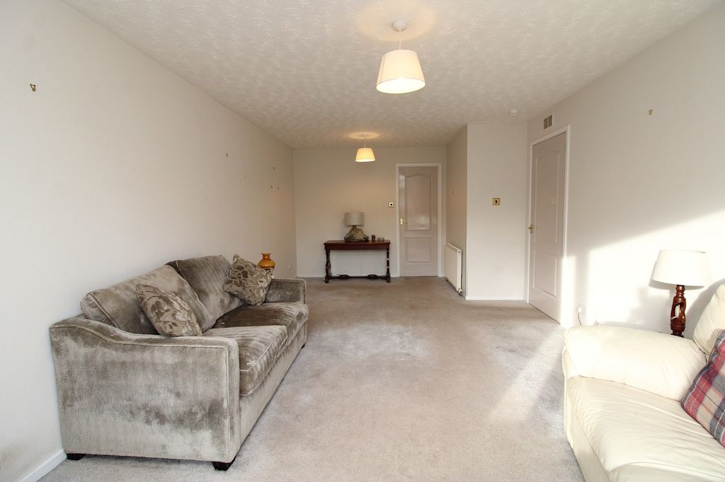 Property photo 3 of 11 Lounge - Dining