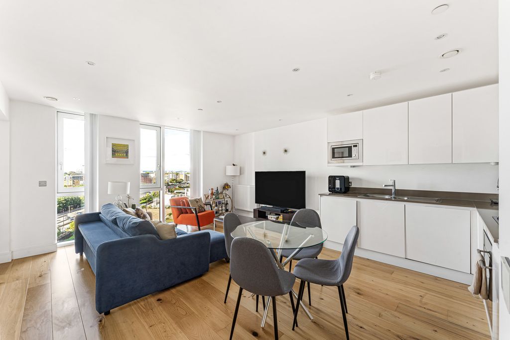Property photo 1 of 15 Reception/Kitchen