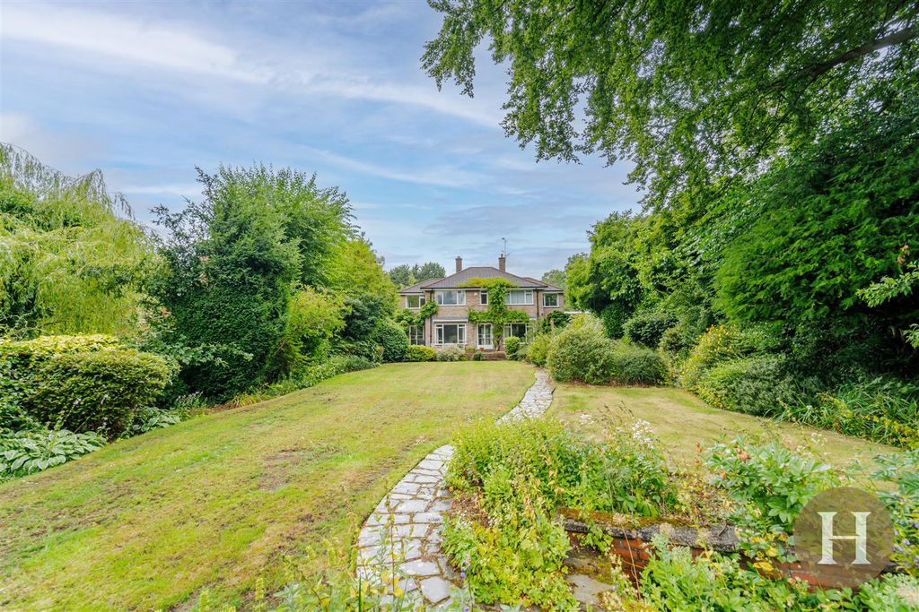 Property photo 3 of 44 Hadleigh Estate Agents-48.Jpg