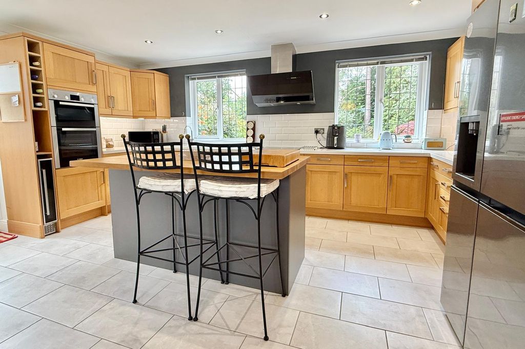 Property photo 2 of 33 Gallery