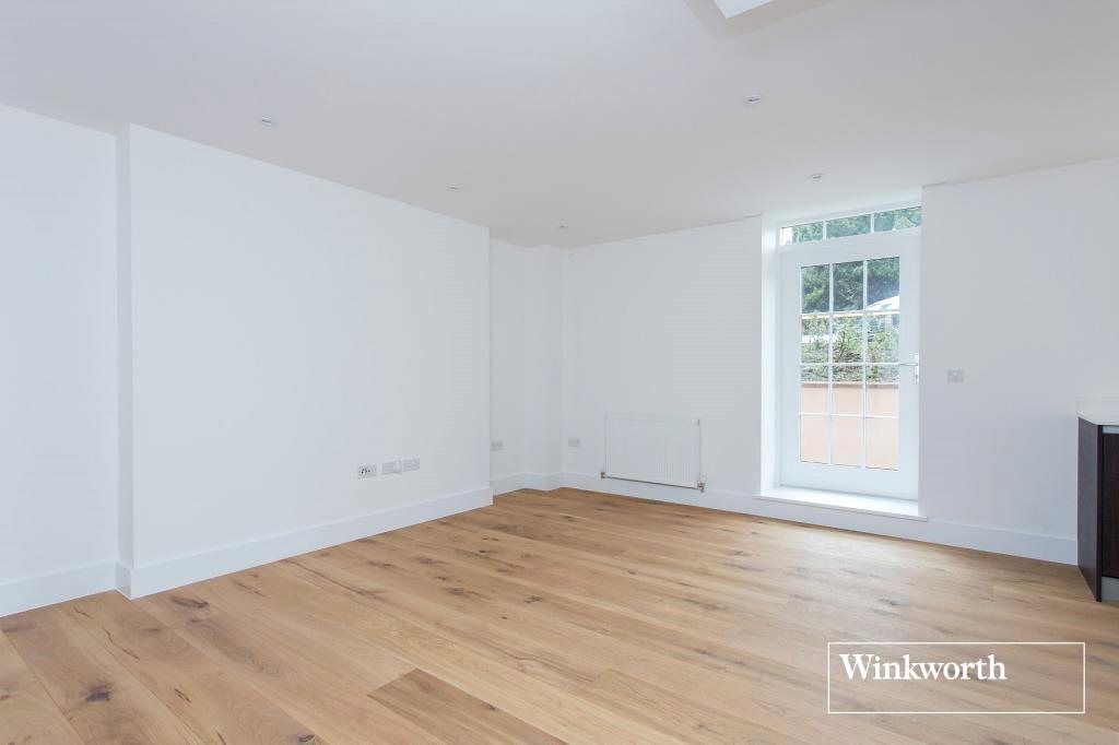 Property photo 3 of 18 Living Room