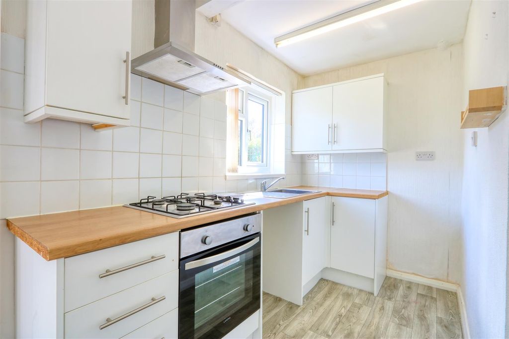 Property photo 3 of 12 Kitchen