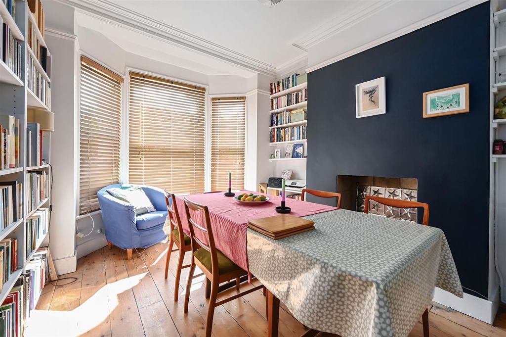 Property photo 3 of 25 45 Priory Road Tn34 (16).Jpg