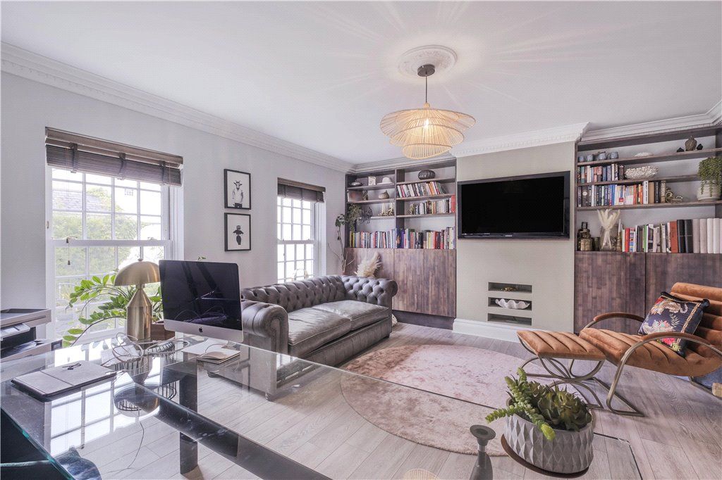 Property photo 2 of 34 Living Room