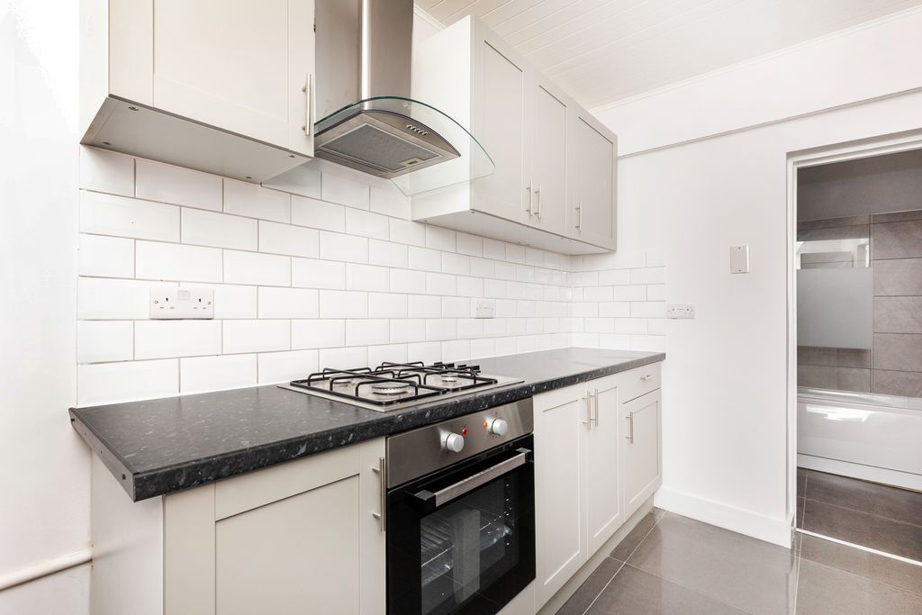 Property photo 2 of 28